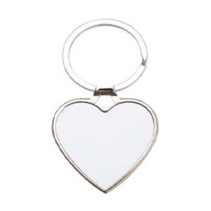 Llavero metálico con forma de corazón